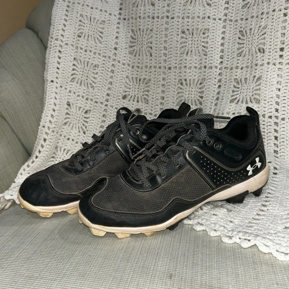 Under Armour girls glyde Rm jr. Softball shoe